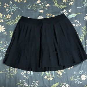 Old Navy Active Pleated High-Waisted Tennis Mini Athletic Skort in Black